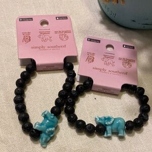 🎀NWT SIMPLY SOUTHERN Bracelet with Black Beads and Blue Elephant Charm